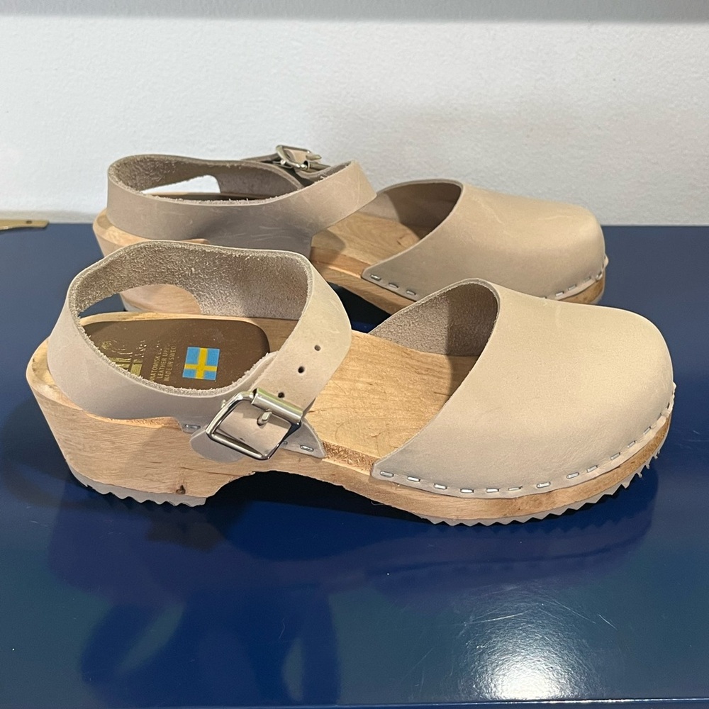 Mia Suede Slingback Clogs Sz 8 EU 38 Mary Janes Buckle Wood Platform Heels Beige - Picture 3 of 9